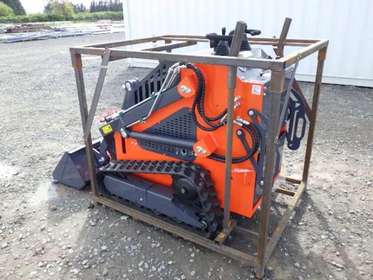 2026-tpm-t460-skid-steer-tracked-loader-image-2