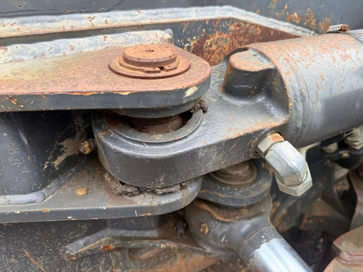 2016-case-1650m-image-17