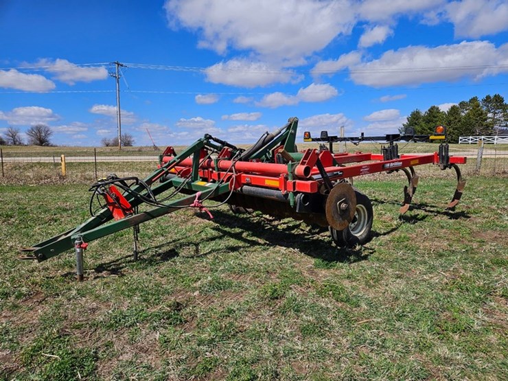 #515-•-brillion-sb-91-9-shank-chisel-plow-image-1