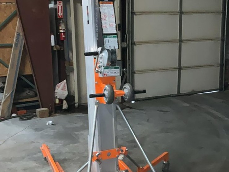 #315-•-2019-snorkel-18'-material-lift-image-2