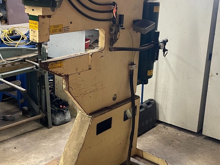 #2509-•-norlok-clincher-machine-(columbia-heights,-mn)-image-2