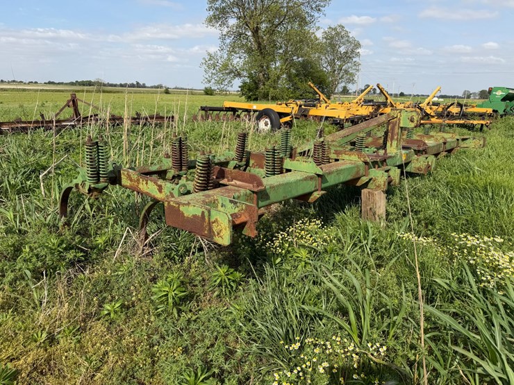 #45300-•-16'-chisel-plow-image-2