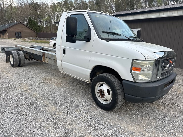 2011-ford-e450-image-4