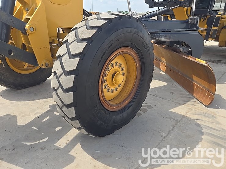 2019-deere-670g-image-11