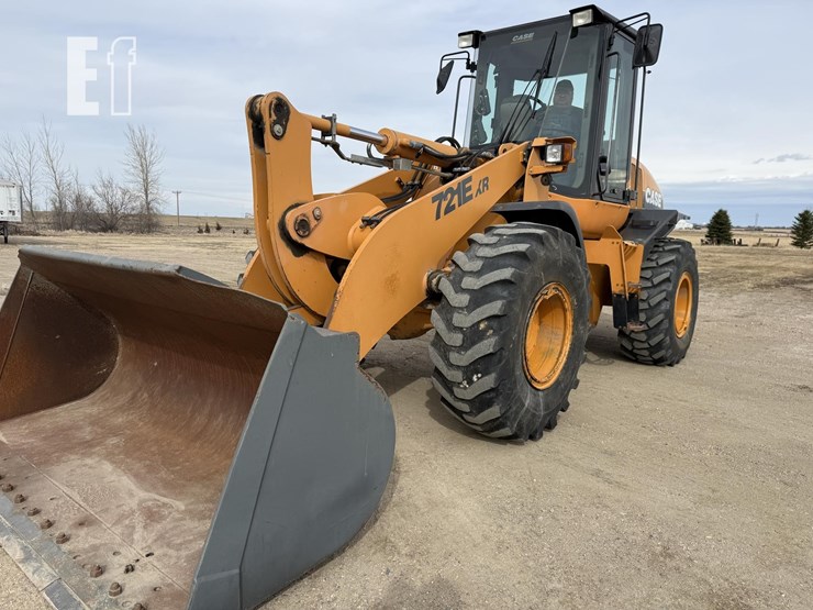 2010-case-721e-image-28