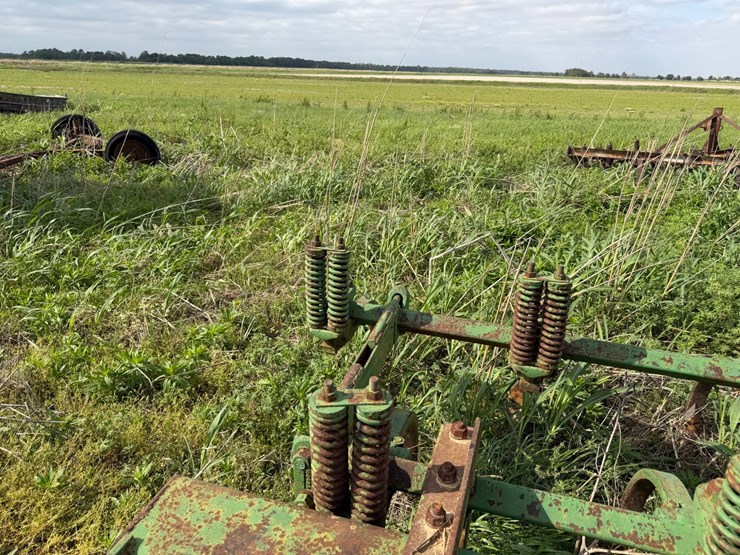 #45300-•-16'-chisel-plow-image-17