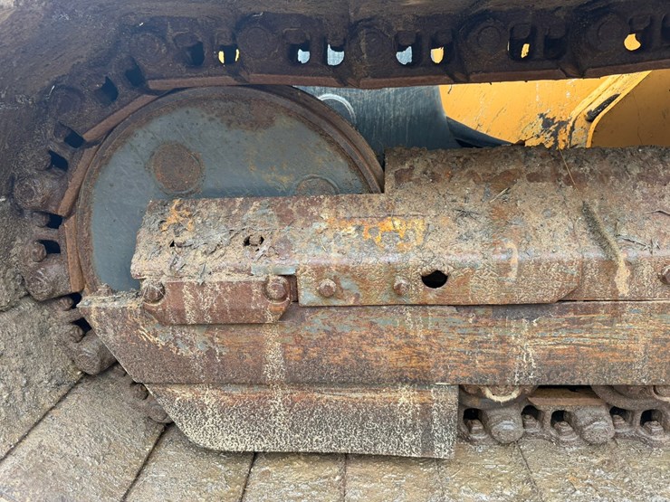 2016-case-1650m-image-80