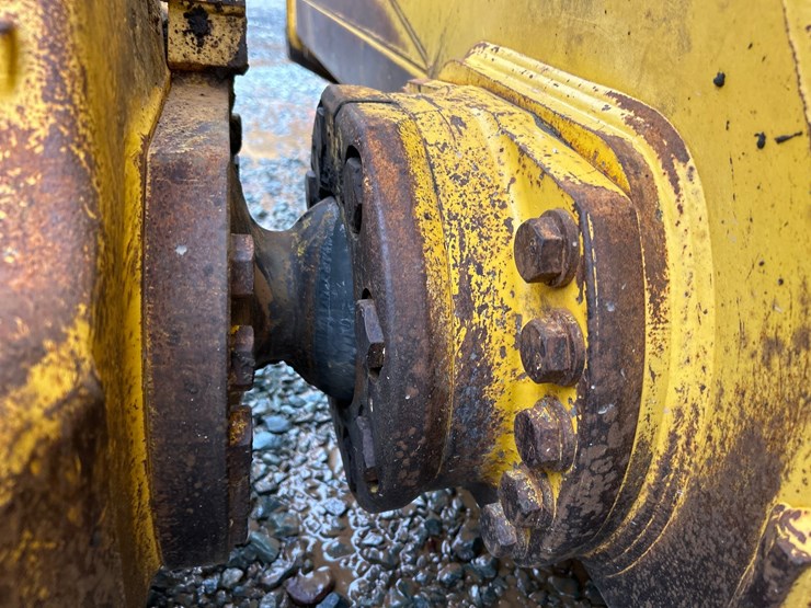 komatsu-d61pxi-23-image-16