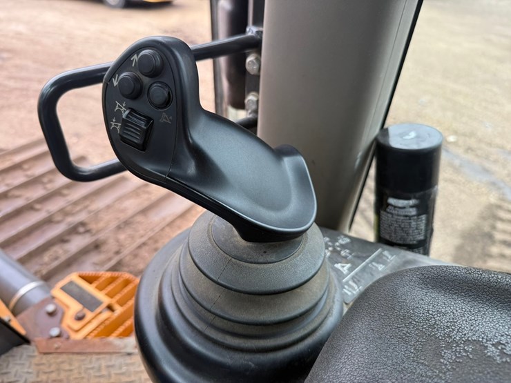 2016-case-1650m-image-58