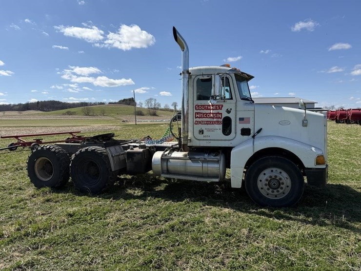 1996-peterbilt-385-image-4