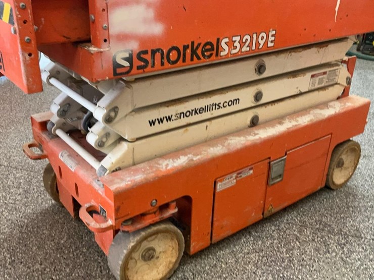 #415-•-2019-snorkel-19'-scissor-lift-image-20