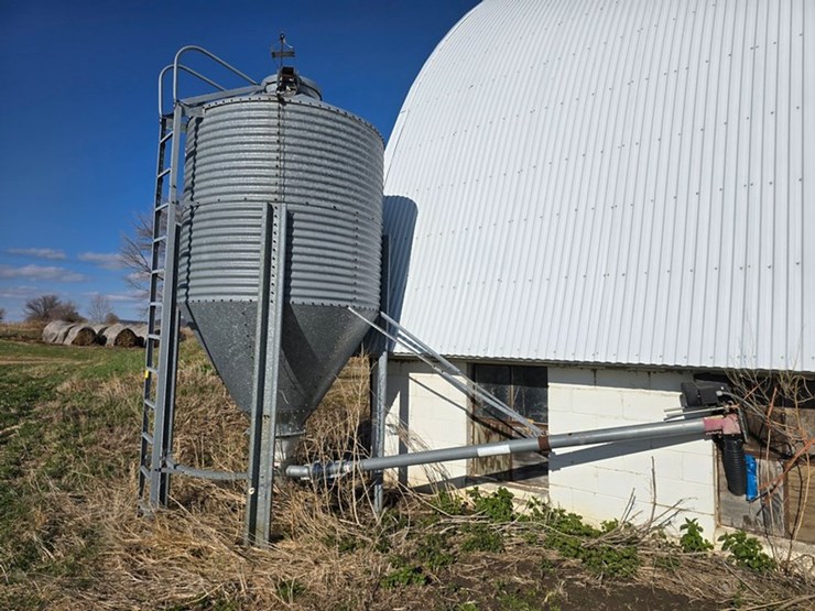 #570-•-2t-bulk-bin-w/-auger-image-1