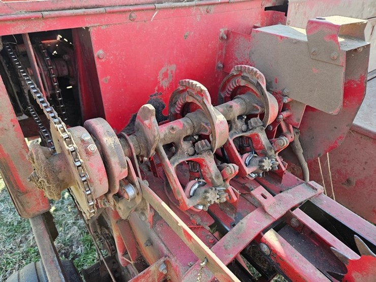 new-holland-315-image-38