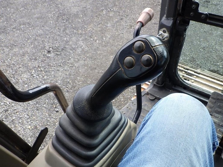 2014-case-cx145c-image-37