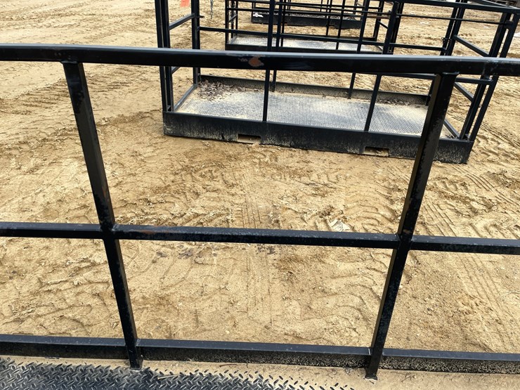 #7535-•-8'-work-platform-with-fork-pockets-image-9