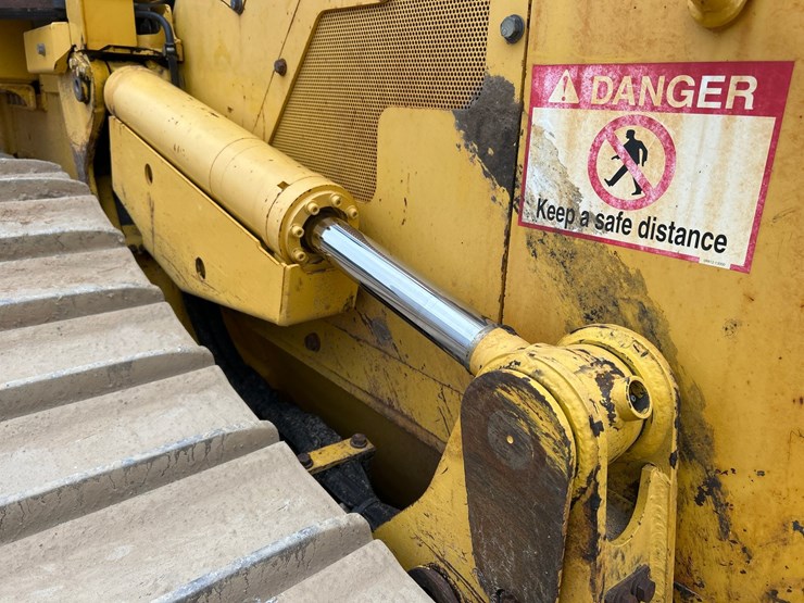 komatsu-d61pxi-23-image-18