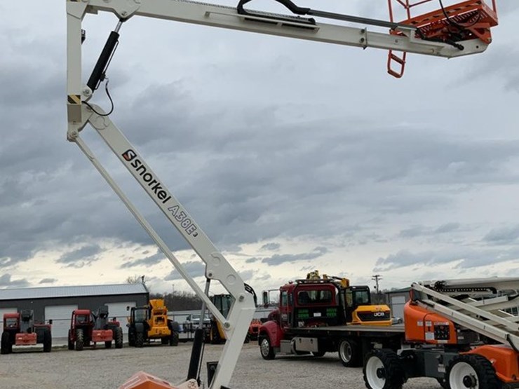 #310-•-2019-snorkel-38'-articulating-lift-image-10