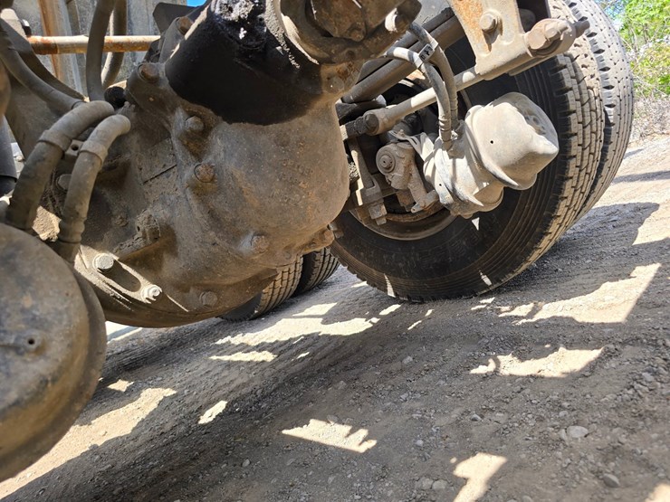 2017-peterbilt-348-image-79