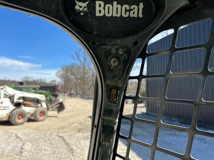 2015-bobcat-t590-image-22