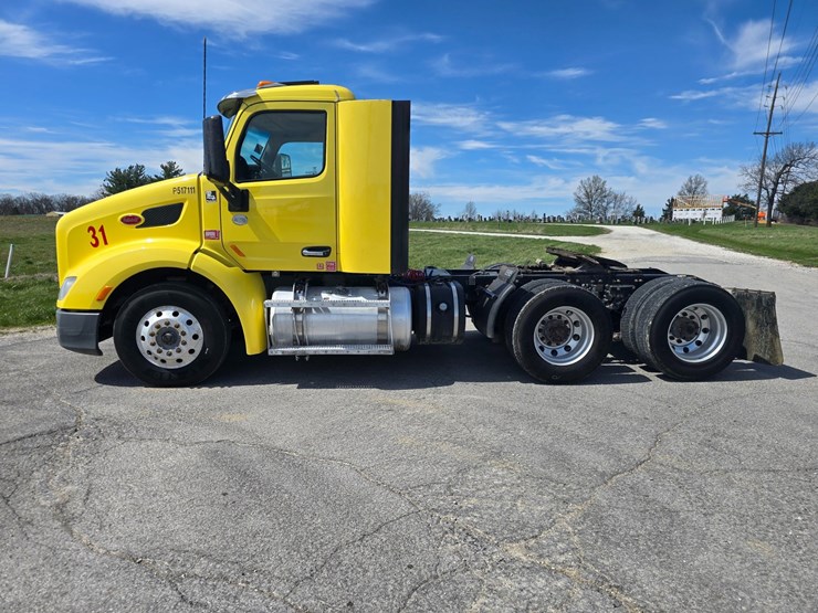2017-peterbilt-579-image-6