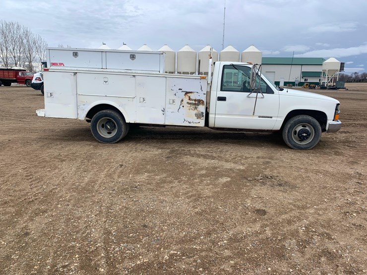 2000-chevrolet-c3500-pickup-image-4