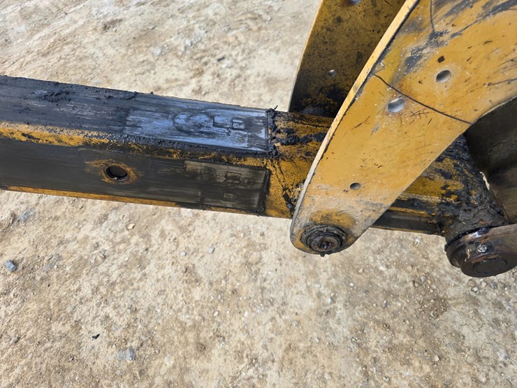 2005-caterpillar-420d-image-64