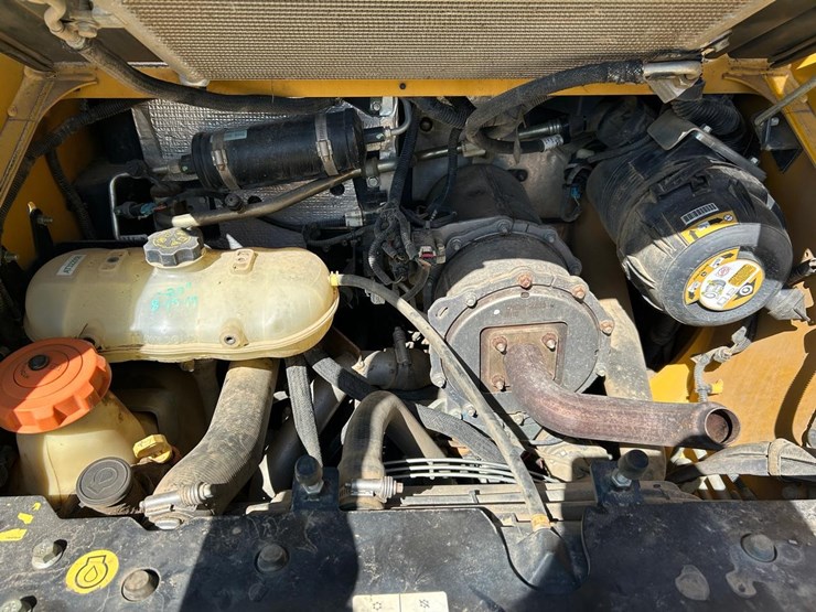 2019-deere-317g-image-15