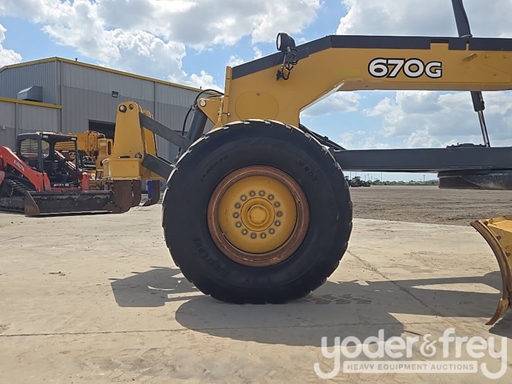 2019-deere-670g-image-10