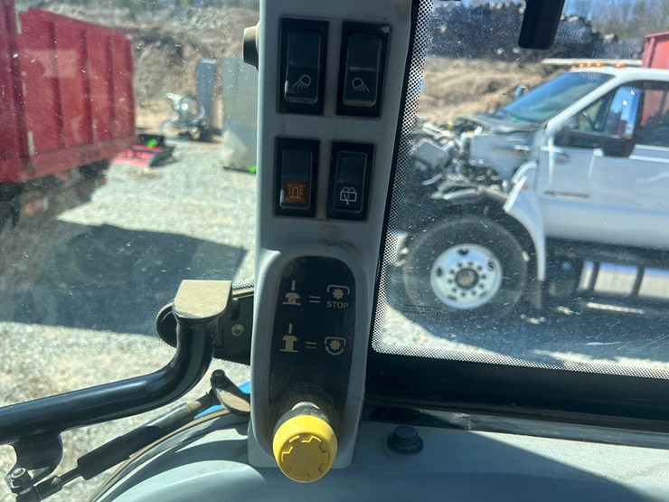 new-holland-t5070-image-46