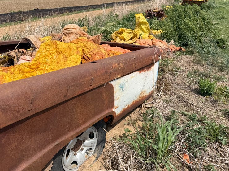 #45266-•-8.5'-bed-trailer-w/levee-spills-image-7