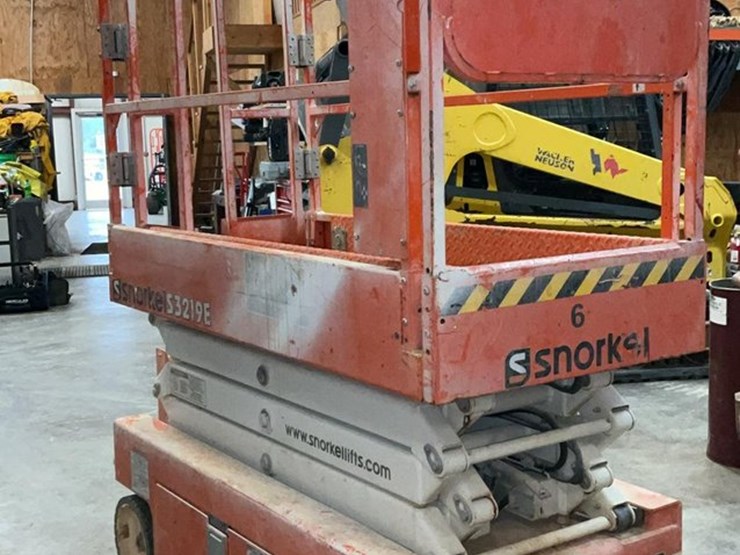 #413-•-2019-snorkel-19'-scissor-lift-image-6