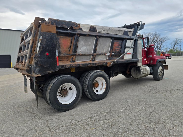 2003-mack-rd688s-image-16