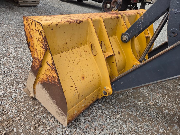 2019-deere-310-image-11