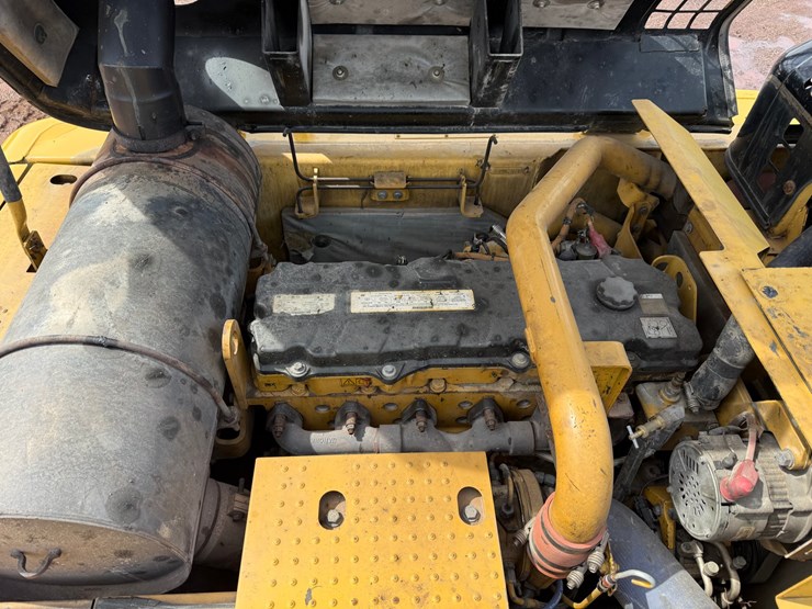 caterpillar-330d-image-79