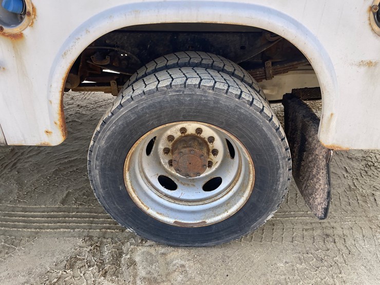 2011-ford-f550-image-102