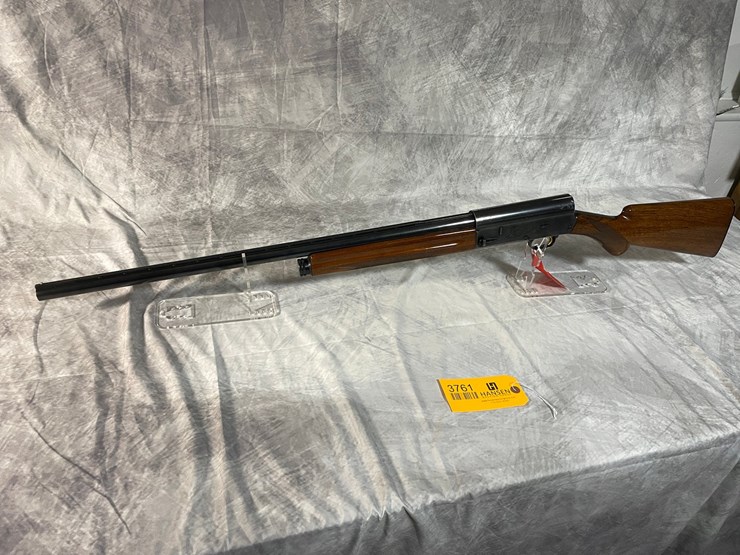 #3761-•-browning-light-12-12-gauge-semi-auto-shotgun,-sn:-41213-(arcadia,-wi)-image-4