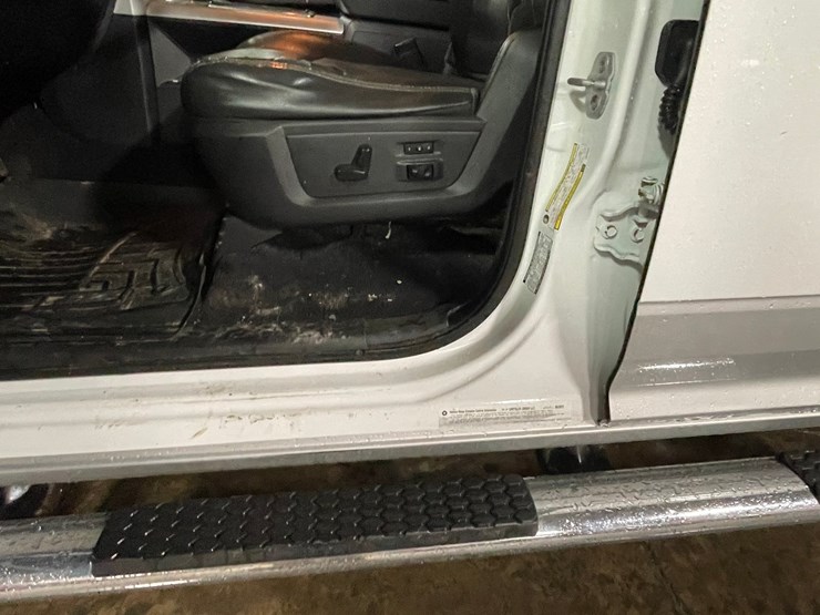 2012-dodge-3500-image-30