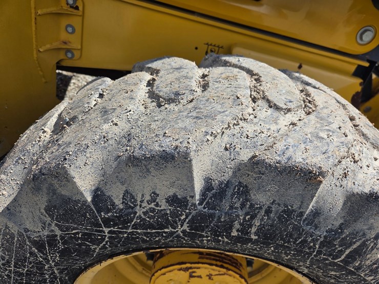 2019-deere-310-image-79