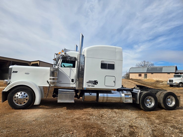 2014-peterbilt-389-image-7