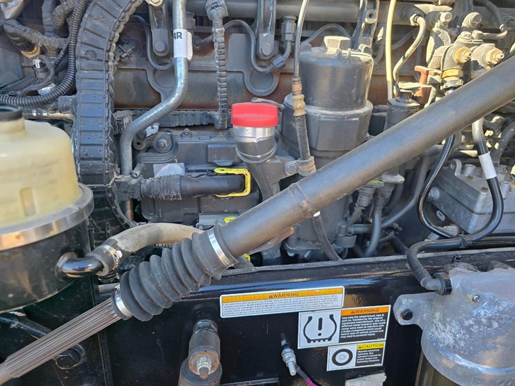 2019-peterbilt-567-image-35