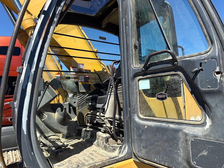 2009-deere-225-lc-image-56