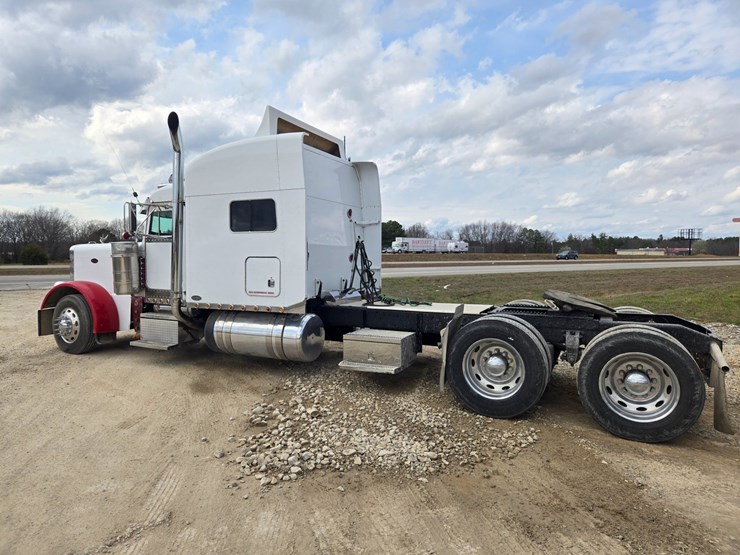 2000-peterbilt-379-image-11