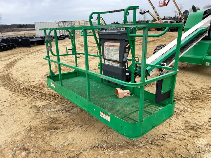 2016-jlg-400s-image-37