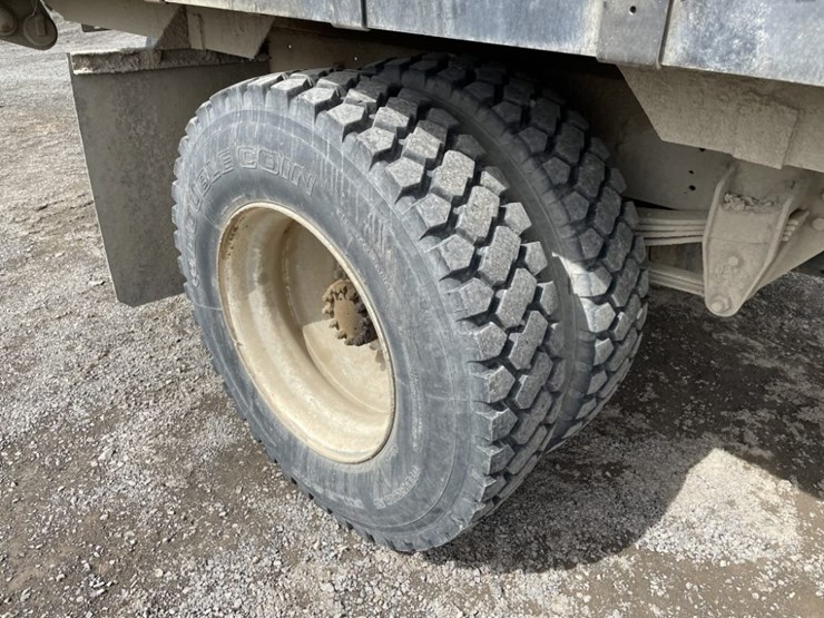 2004-kenworth-t300-image-12