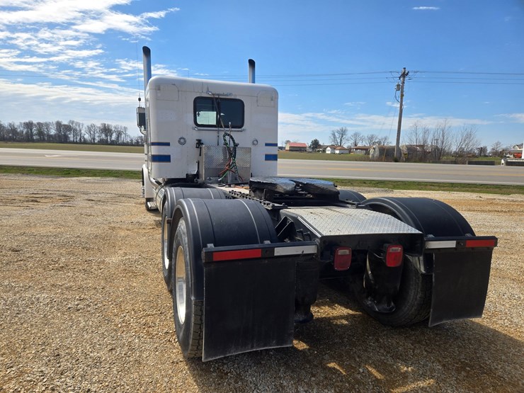 1996-peterbilt-377-image-15