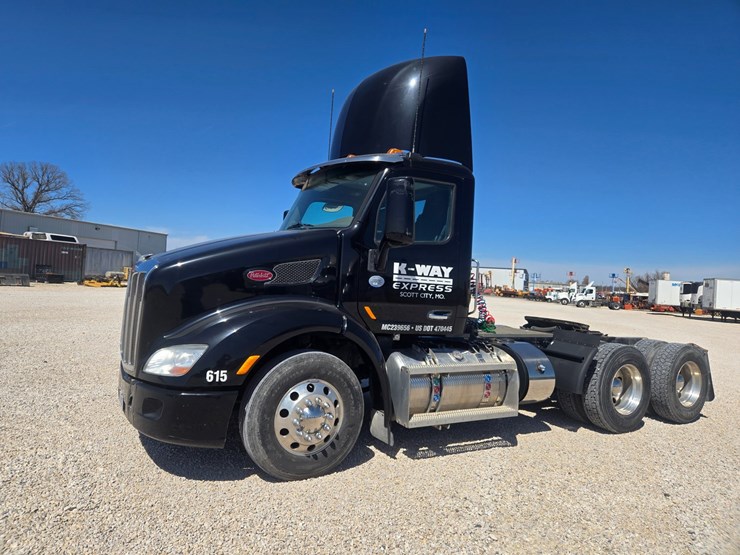 2016-peterbilt-579-image-4