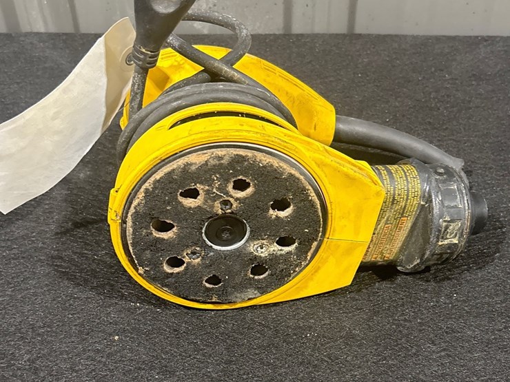 #787-•-dewalt-palm-sander-image-4