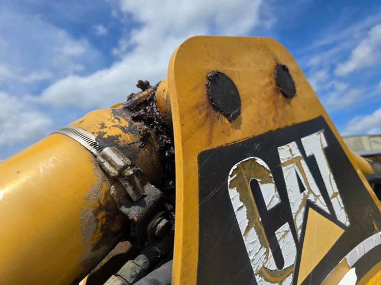 2005-caterpillar-420d-image-50