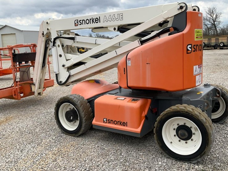 #306-•-2016-snorkel-46'-electric-articulated-boom-lift-image-3