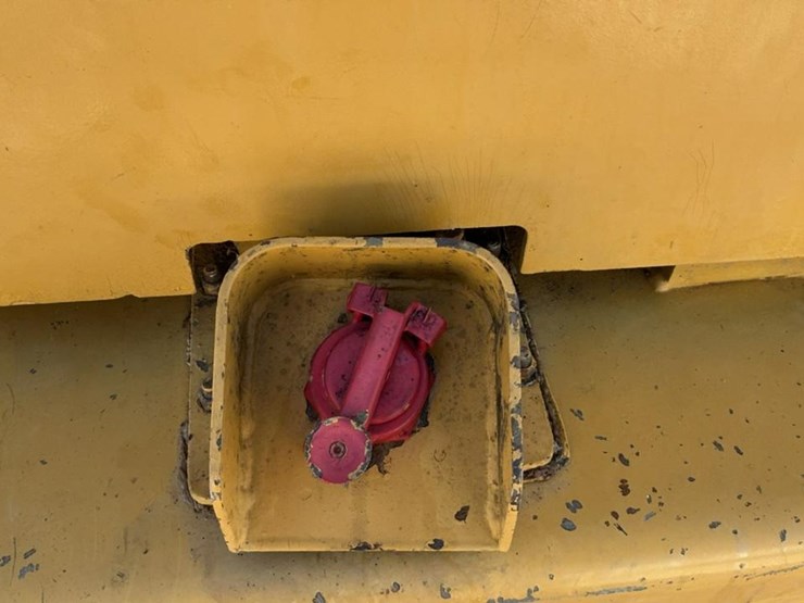 1976-caterpillar-v80c-image-13